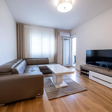 Apartment 28
