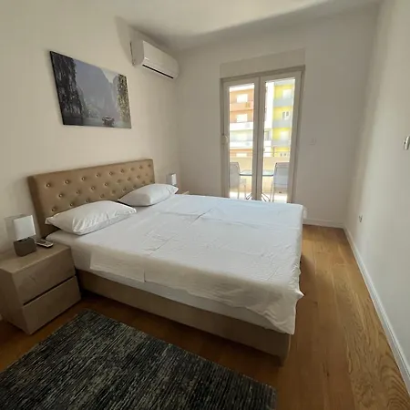 Apartment 28